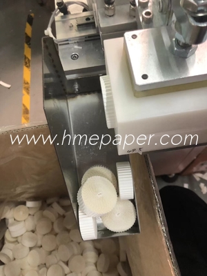 comprar Método automático de corte de cinta de adhesivo de velocidad ajustable HME filtro de papel cinta de fabricación de la máquina para la producción de precisión online manufacture
